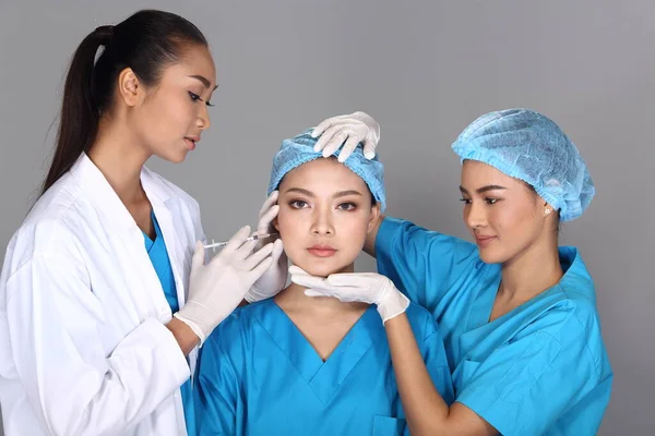 Grupo Enfermeira Médica Asiática Verificar Estrutura Óssea Face Bochecha Antes — Fotografia de Stock