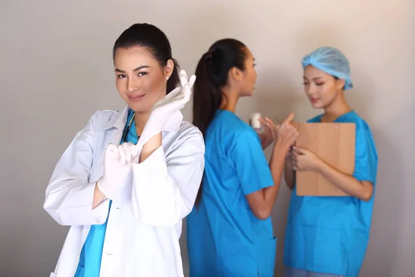 Beautiful Asian Woman Doctor White Shirt Stetoskop Show Rubber Gloves — Zdjęcie stockowe