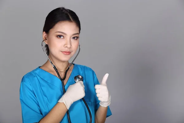 Asiática Hermosa Doctora Enfermera Mujer Uniforme Azul Con Estetoscopio Guantes —  Fotos de Stock