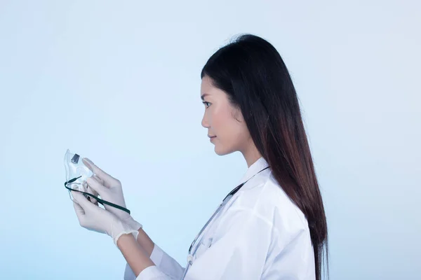 Asiática Bela Enfermeira Médica Mulher Uniforme Com Estetoscópio Luvas Borracha — Fotografia de Stock