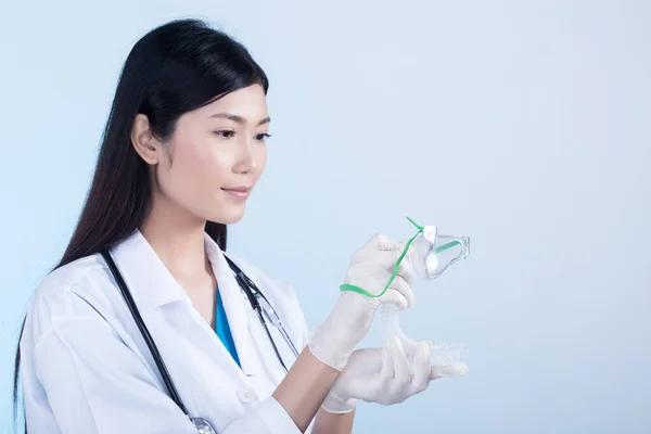 Asian Beautiful Doctor Sjuksköterska Kvinna Uniform Med Stetoskop Gummihandskar Syrgasmask — Stockfoto