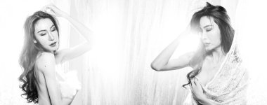 Tek renkli siyah beyaz portre güzel uzun saçlı Asyalı genç transseksüel yaz tatilinde, açık havada arzu. LGBT veya LGBTQ + Kadın ilk aşk tutkusuna sahip, boşluk kolaj grubunu kopyala