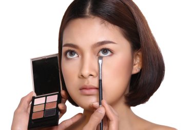 Kozmetik, Makyaj, Güzellik Süreci, Beyaz Stüdyo Arkaplan, Mükemmel Sağlıklı Cilt, Göz farı ve Gözlerde Palet