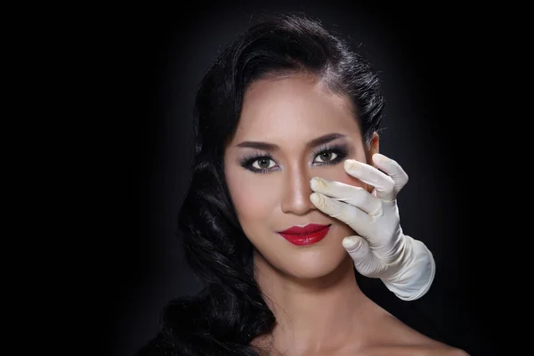 Asiatische Schöne Frau Gesichtshautstruktur Diagnostizieren Und Vorbereiten Füllstoff Botox Durch — Stockfoto