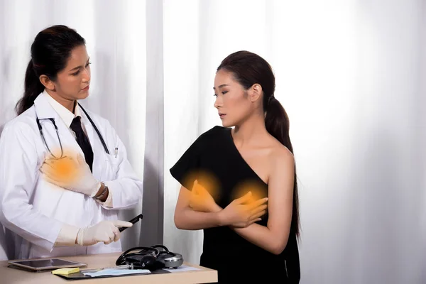 Asian Patient Checked Health Middle East Doctor Woman Uniform Stethoscope — Stock Photo, Image