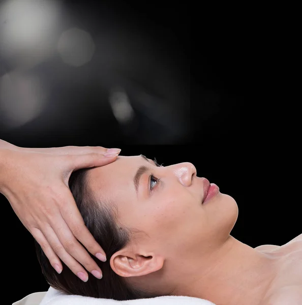 Ayurvedisch Hoofd Massage Therapie Het Voorhoofd Van Het Gezicht Master — Stockfoto