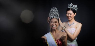 Geçen sene kazanan Bayan Güzellik Yarışması 'nda Elmas Taç Son Galibiyet Yarışması Güzellik Kraliçesi Yarışması' nı kazandı.