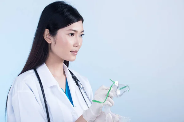 Asian Beautiful Doctor Sjuksköterska Kvinna Uniform Med Stetoskop Gummihandskar Syrgasmask — Stockfoto