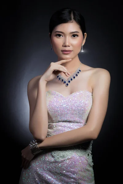 Vestido Noche Vestido Bola Mujer Hermosa Asiática Con Moda Maquillaje —  Fotos de Stock