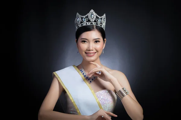 Portrait Von Miss Pageant Schönheitswettbewerb Pailletten Abendkleid Ballkleid Langes Kleid — Stockfoto