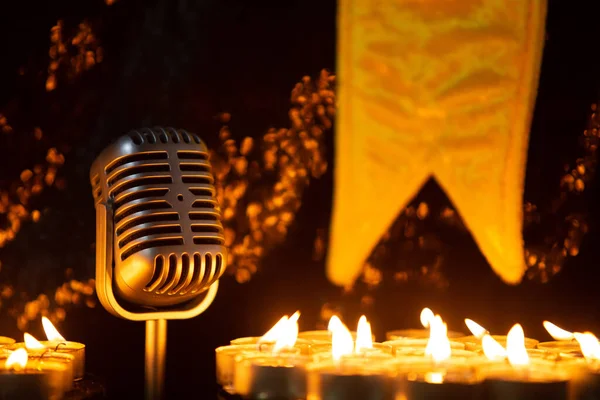 Retro Microphone Row Many Tealight Worlds Show Yellow Sash Whing — стокове фото