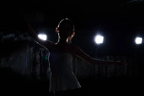 Azji Szczupły Fitness Kobieta Ćwiczenia Rozgrzewka Balet Taniec Rozciągnąć Ciało — Zdjęcie stockowe