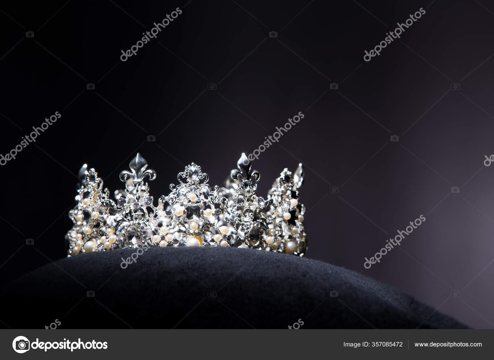Silver Crown Miss Pageant Beauty Contest Crystal Tiara Jewelry Stock Photo by ©JadeThaiCatwalk 357085472