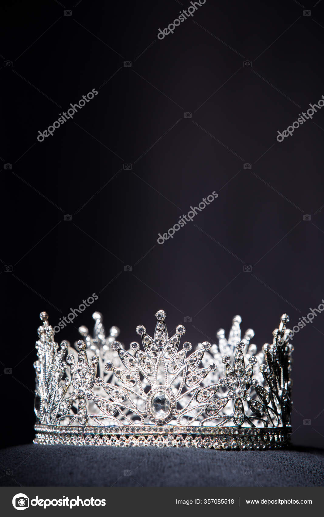 Diamond Silver Crown Miss Pageant Beauty Contest Crystal Tiara Jewelry Stock Photo by ©JadeThaiCatwalk