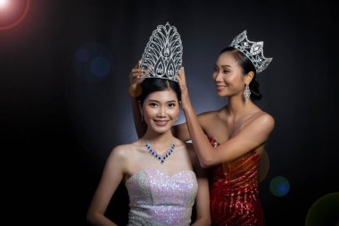 Geçen sene kazanan Bayan Güzellik Yarışması 'nda Elmas Taç Son Galibiyet Yarışması Güzellik Kraliçesi Yarışması' nı kazandı.