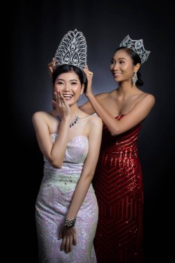 Geçen sene kazanan Bayan Güzellik Yarışması 'nda Elmas Taç Son Galibiyet Yarışması Güzellik Kraliçesi Yarışması' nı kazandı.