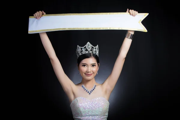 Portrait Von Miss Pageant Schönheitswettbewerb Pailletten Abendkleid Lange Kleid Funkeln — Stockfoto