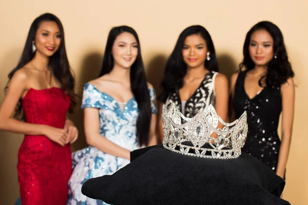 Gruppe Von Vier Miss Schönheitswettbewerb Queen Contest Asiatischen Abend Ballkleid — Stockfoto