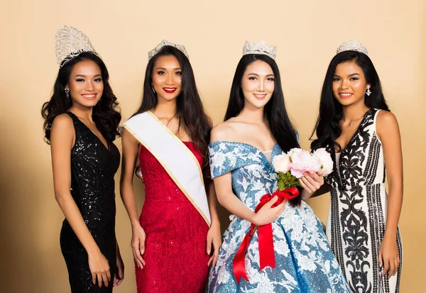 Grupo Cuatro Miss Concurso Belleza Reina Concurso Baile Noche Asiática —  Fotos de Stock