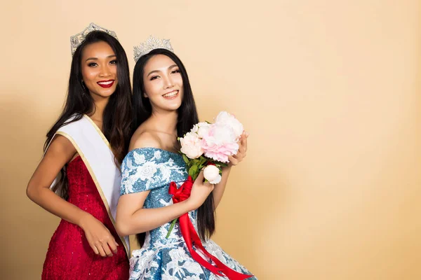 Grupo Dos Miss Concurso Belleza Reina Del Concurso Noche Asiática — Foto de Stock