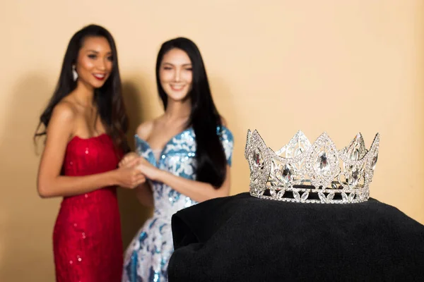 Gruppe Von Zwei Miss Schönheitswettbewerb Queen Contest Asiatischen Abend Ballkleid — Stockfoto