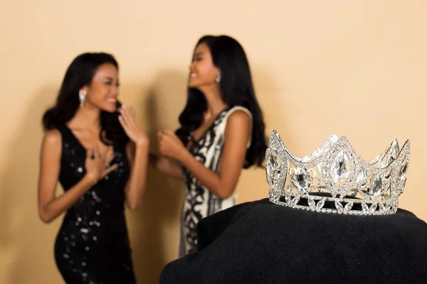 Gruppe Von Zwei Miss Schönheitswettbewerb Queen Contest Asiatischen Abend Ballkleid — Stockfoto