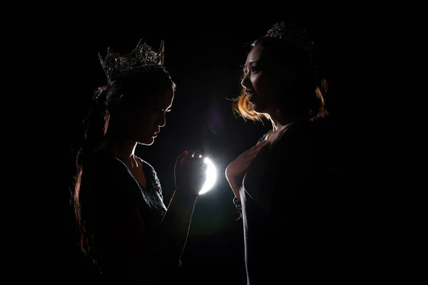 Two Silhouette Shadow Back Rim Light Miss Pageant Beauty Queen — Foto Stock