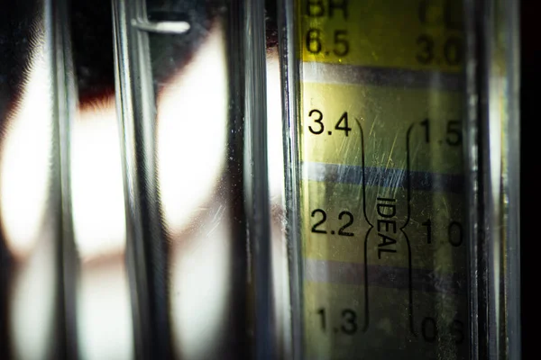 Κοντινό Πλάνο Του Tester Επίπεδο Μπαρ Που Δείχνουν Δείκτη Αριθμό — Φωτογραφία Αρχείου