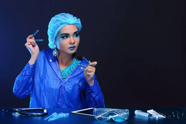 Chemie Asijské Lékař Žena Módou Make Fantazie Laboratorní Testovací Šaty — Stock fotografie