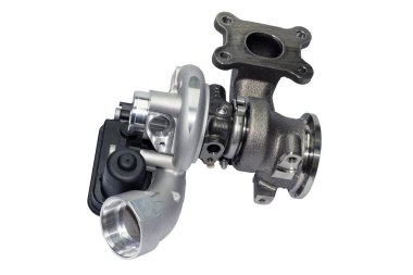 Modern bir arabanın türbini beyaz arka planda yakın plan.