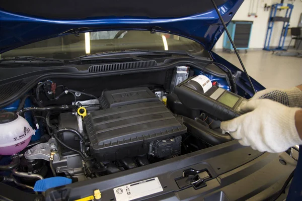 Een Professionele Automonteur Werkt Een Auto Service Mechanische Dienst Die — Stockfoto