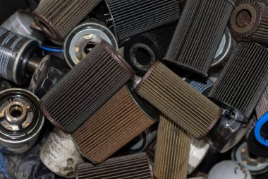 Eski yağ filtreleri. Otomotiv endüstrisi atık yönetimi. Ekoloji ve kirlilik sorunları.