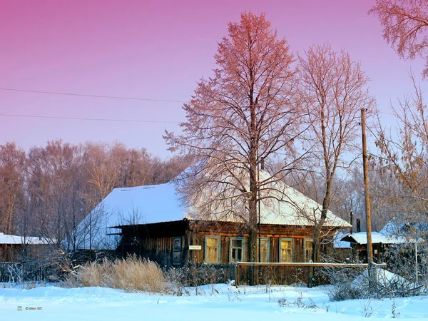 Sonnenuntergang Altes Traditionelles Russisches Holzhaus Winter Russland Ural Dauerwellen Region — Stockfoto