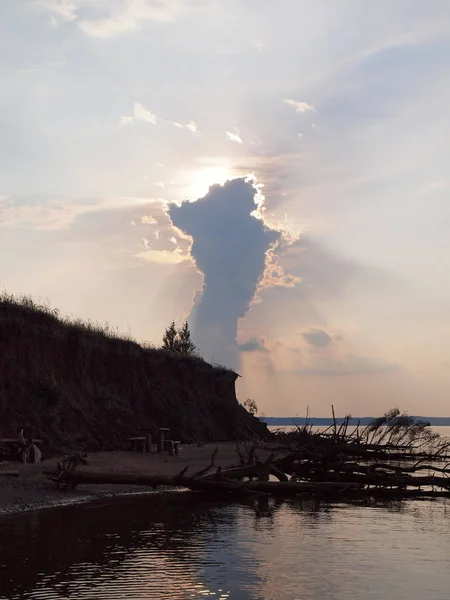 Παράξενα Σύννεφα Πάνω Από Ποτάμι Ρωσική Καλοκαιρινή Φύση Ρωσία Ουράλη — Φωτογραφία Αρχείου