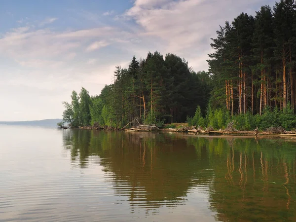 Rzeka Brzeg Pokryte Lasem Rosyjska Letnia Przyroda Rosja Ural Perm — Zdjęcie stockowe