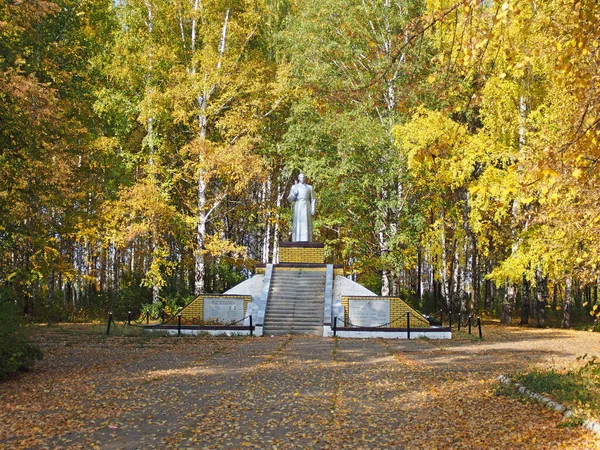 Ismeretlen Katona Emlékműve Második Világháború Autumn Parkban Oroszország Urál — Stock Fotó