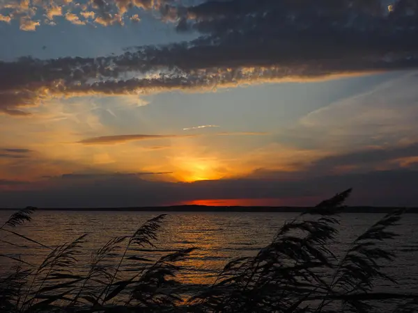 Tramonto Sul Grande Fiume Bellissimo Cielo Estate Russia Urali Regione — Foto Stock