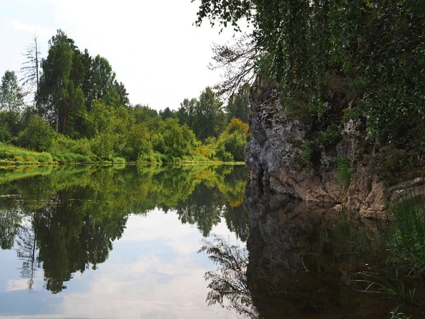 Dağ Nehri Kayalar Orman Rezerv Rusya Yekaterinburg Sverdlovsk Bölgesi — Stok fotoğraf