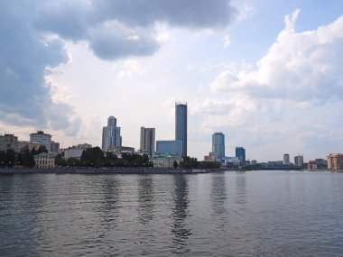 Şehir manzarası, gezinti güvertesi manzarası. Yekaterinburg, Sverdlovsk bölgesi, Rusya.