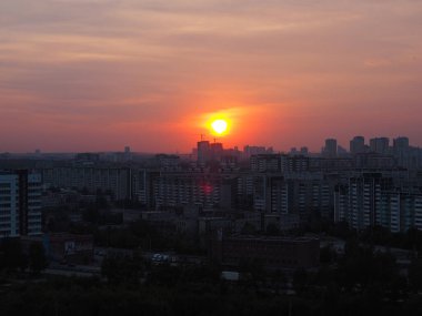 Yaz, gün batımında Yekaterinburg. Yekaterinburg, Sverdlovsk bölgesi, Rusya.