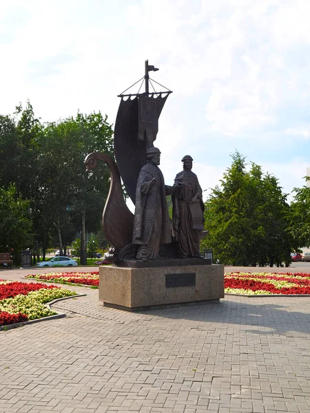 Monumento Peter Fevronia Edificio Paisaje Urbano Ekaterimburgo Región Sverdlovsk Rusia — Foto de Stock