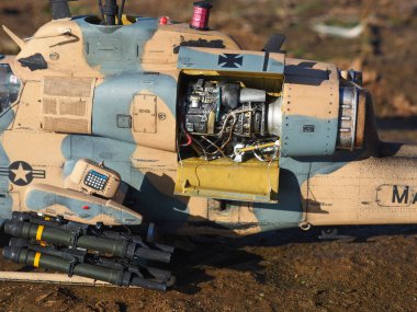Oyuncak. Model 1 / 35 Saldırı Helikopteri AH-1W Super Kobra, HMLA 169 Amerikan Deniz Piyadesi SN 313, Operasyon 