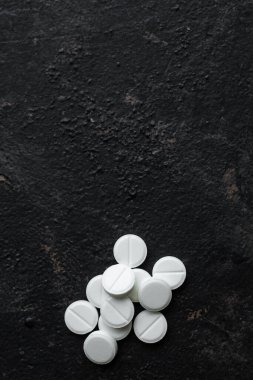 Eczacılık antibiyotik ilaç hapları, renkli antibakteriyel tabletler, ilaç kapsülleri.