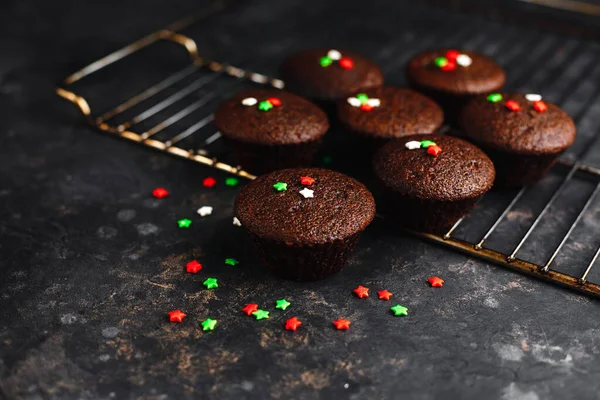 Cupcakes Chocolat Muffins Banane Aux Noix Sur Une Table Noire — Photo