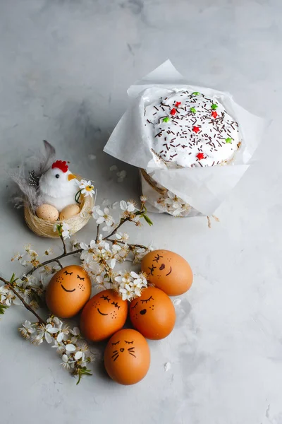 Прекрасные Пасхальные Яйца Курица Гнездом Забавное Милое Украшение Счастливой Пасхи — стоковое фото