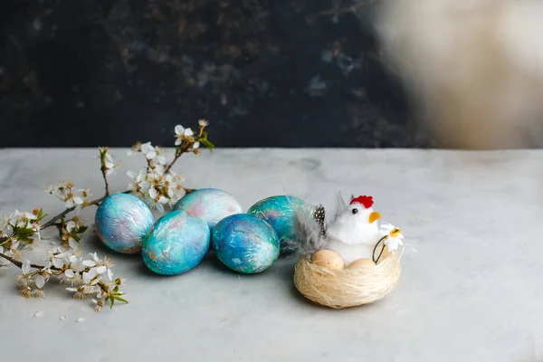 Прекрасные Пасхальные Яйца Курица Гнездом Забавное Милое Украшение Счастливой Пасхи — стоковое фото