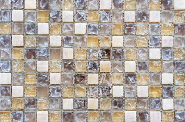 Keramiska mosaikplattor med bruna, grå och vita rutor. — Stockfoto