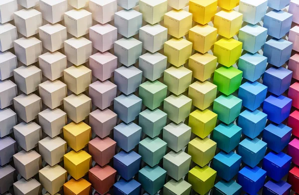 Cubi in legno multicolore con effetto 3D. Cubi con tavolozza per la selezione di vernici per interni . — Foto Stock