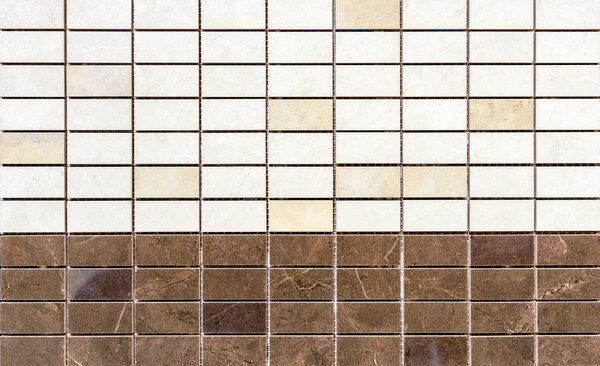 Керамическая мозаика с коричневым и бежевым прямоугольниками
.