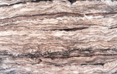 Termal yalıtım malzemesi, kaya yünü. Termal çatı yalıtım tabakası. Mineral yün veya mineral iplik, mineral pamuk, mineral iplik, cam yün, MMF, MMVF. Fiber termal yalıtım. Yakın çekim..